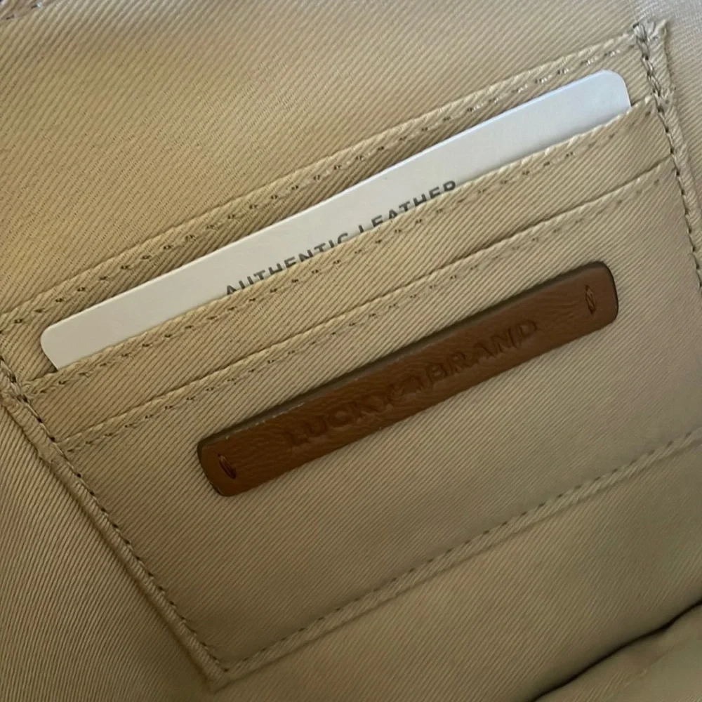 Brand New Lucky Brand Genuine Leather Pale Ecru Multi Yellow Zippered Wristlet